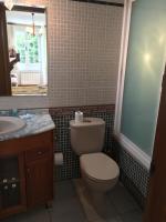 A bathroom at Os Arroxos