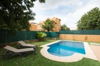 Villas Altos De Marbellaの敷地内または近くにあるプール
