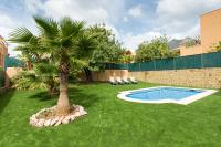 Villas Altos De Marbellaの敷地内または近くにあるプール