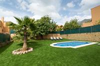 Villas Altos De Marbellaの敷地内または近くにあるプール