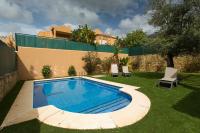 Villas Altos De Marbellaの敷地内または近くにあるプール