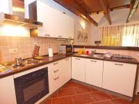 Kuchyňa alebo kuchynka v ubytovaní House Franko 1330