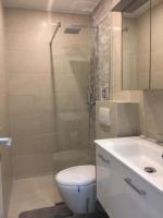 A bathroom at Enjoyit Rooms