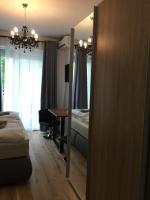 A bed or beds in a room at Enjoyit Rooms
