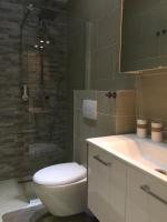 A bathroom at Enjoyit Rooms