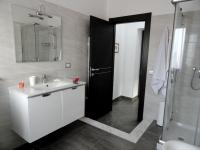 A bathroom at Appartamento Celeste