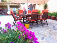 Patio nebo venkovní prostory v ubytování Tzaneria Apartments Skiathos