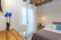 A bed or beds in a room at Hotel S'Estil-let