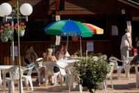 Restaurant ou autre lieu de restauration dans l&#39;&eacute;tablissement Camping L&#39;Echo du Malpas