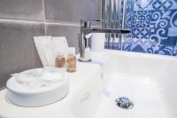 A bathroom at Roma 2B