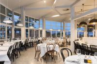 Ein Restaurant oder anderes Speiselokal in der Unterkunft U Coral Beach Club Eilat – Ultra All inclusive 