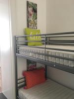Posteľ alebo postele v izbe v ubytovaní Gozsdu Entertainment District Apartment