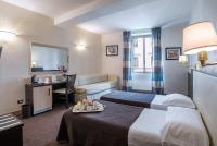 Postel nebo postele na pokoji v ubytování Hotel Tritone