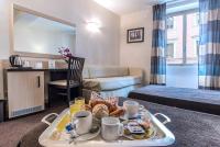 Postel nebo postele na pokoji v ubytování Hotel Tritone