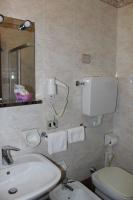 A bathroom at Albergo Napoleone