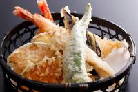 旅館の敷地内または近くでの食事または食べ物