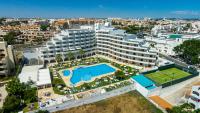 Bazén v ubytování Hotel Apartamento Brisa Sol nebo v jeho okolí