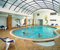 Bazén v ubytování Hotel Apartamento Brisa Sol nebo v jeho okolí