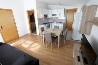 Kuchyň nebo kuchyňský kout v ubytování Apartments Ukic