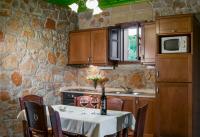 Kuchyň nebo kuchyňský kout v ubytování Klymeni Traditional Homes