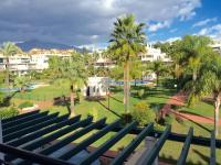 Vonkajšia záhrada v ubytovaní Bonito apartamento en Nueva Andalucia