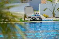Bazén v ubytování Domino Blue Apartment nebo v jeho okolí
