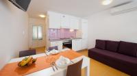Kuchyň nebo kuchyňský kout v ubytování Apartments Lopari