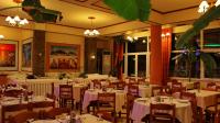 Restauracja lub miejsce do jedzenia w obiekcie Hotel Kosta Famissi