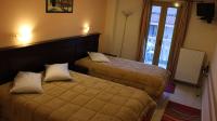 Łóżko lub łóżka w pokoju w obiekcie Hotel Kosta Famissi