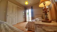 A bed or beds in a room at Villa Del Sol