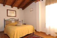A bed or beds in a room at La Dogana