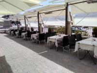 Reštaurácia alebo iné gastronomické zariadenie v ubytovaní Hostal Meson la Cadena