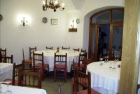 Reštaurácia alebo iné gastronomické zariadenie v ubytovaní Hostal Meson la Cadena