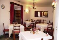 Reštaurácia alebo iné gastronomické zariadenie v ubytovaní Hostal Meson la Cadena