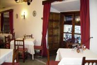 Reštaurácia alebo iné gastronomické zariadenie v ubytovaní Hostal Meson la Cadena