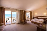 Postel nebo postele na pokoji v ubytování Valeri Beach Hotel
