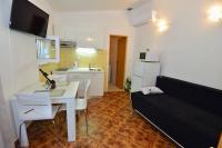 Kuchyňa alebo kuchynka v ubytovaní Apartments Veky 3