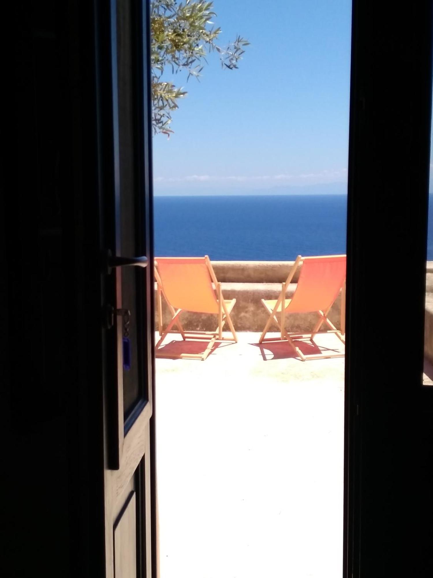 Alicudi Giardino dei Carrubi- al gradino 365