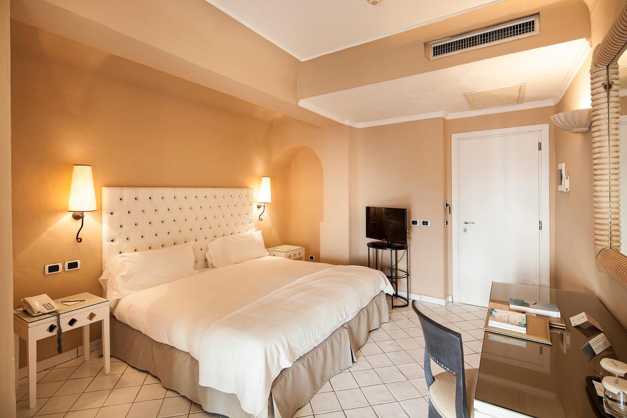 Therasia Resort Sea and SPA - The Leading Hotels of the World