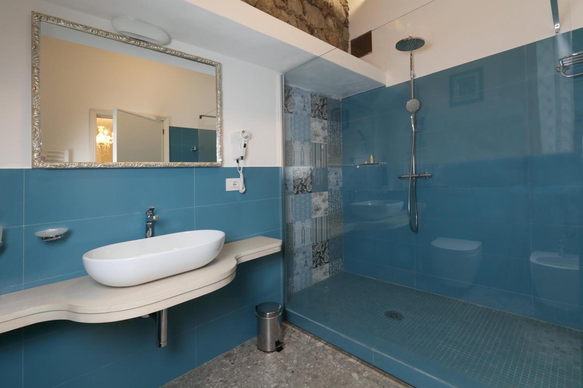 Porta Di Mezzo Luxury Suites & Rooms