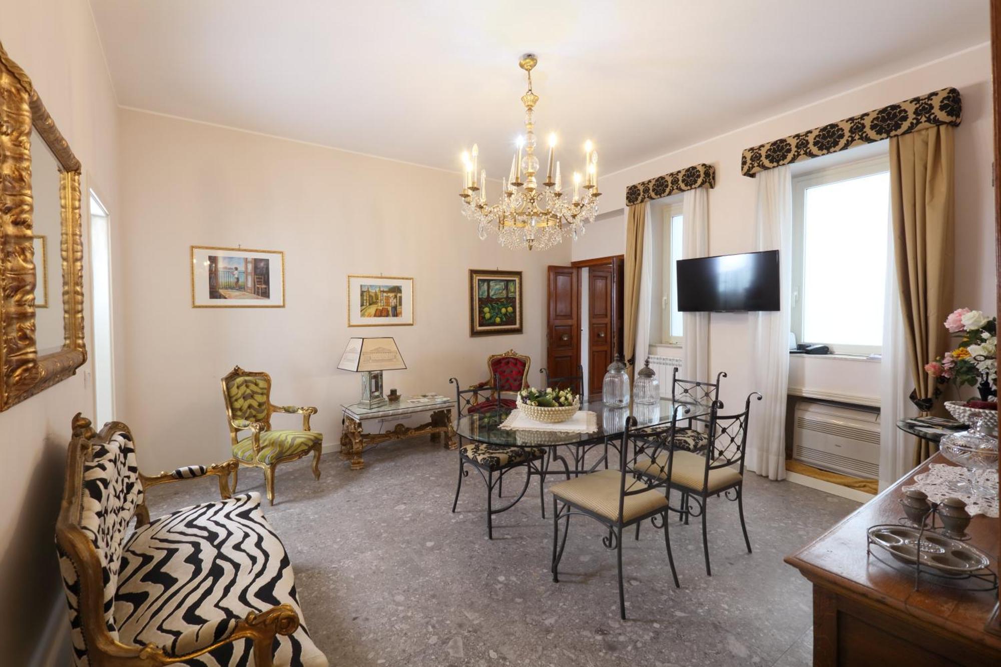 Porta Di Mezzo Luxury Suites & Rooms