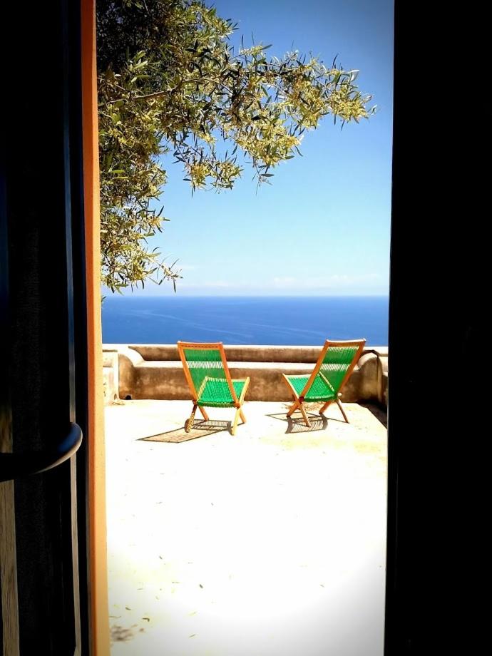 Alicudi Giardino dei Carrubi- al gradino 365