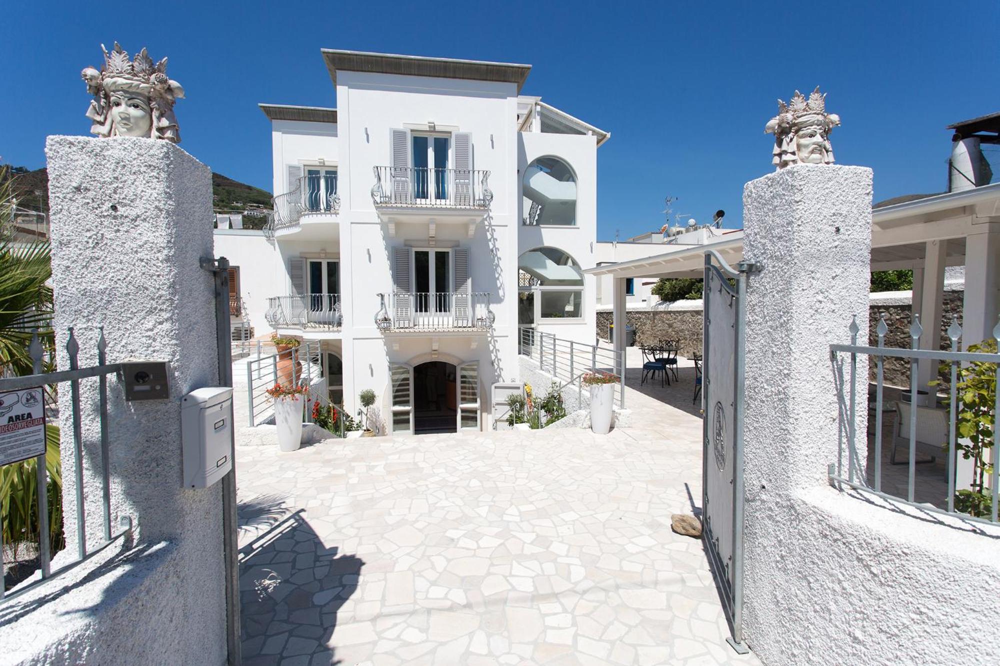 Odysseus Hotel