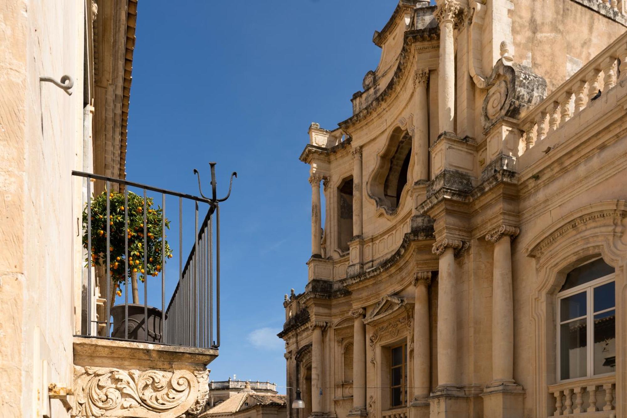 Q92 Noto Hotel