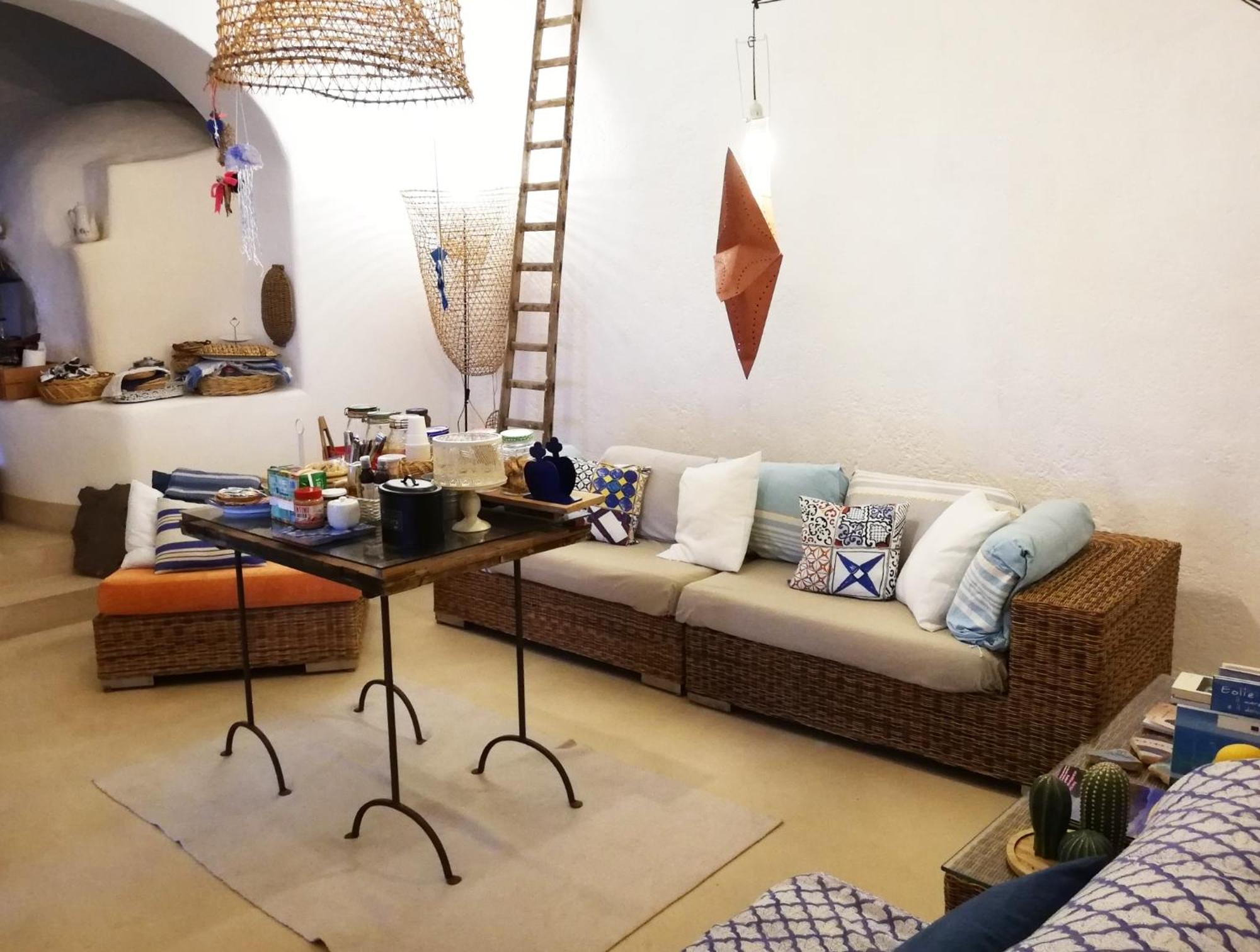 Alicudi Giardino dei Carrubi- al gradino 365