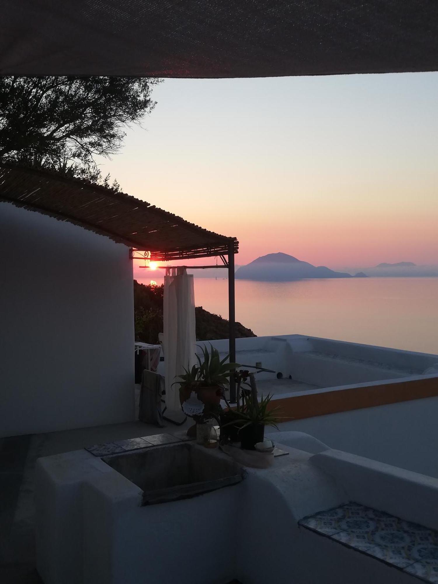 Alicudi Giardino dei Carrubi- al gradino 365