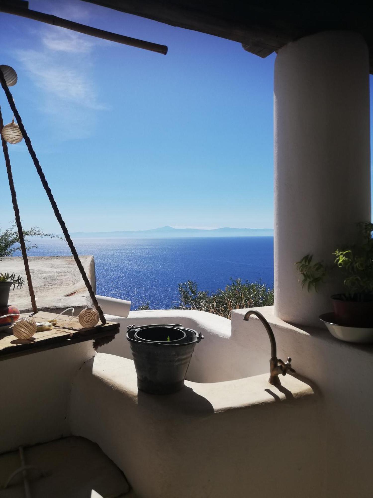 Alicudi Giardino dei Carrubi- al gradino 365