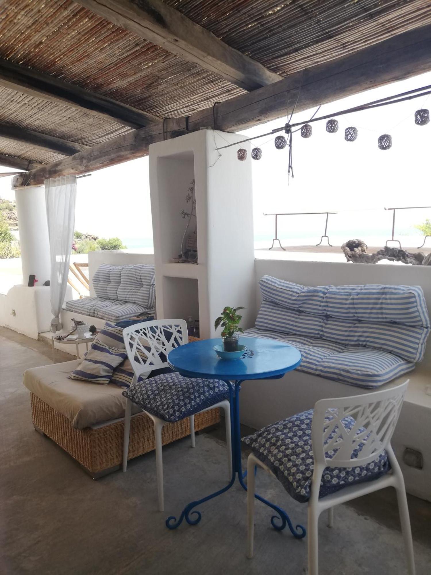 Alicudi Giardino dei Carrubi- al gradino 365