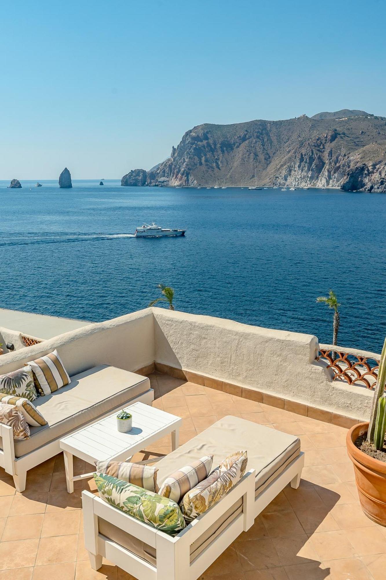 Therasia Resort Sea and SPA - The Leading Hotels of the World
