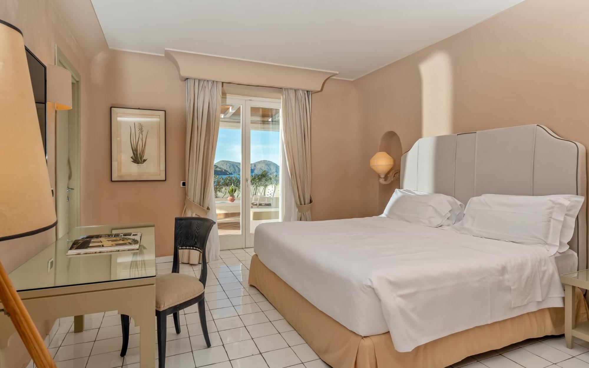 Therasia Resort Sea and SPA - The Leading Hotels of the World